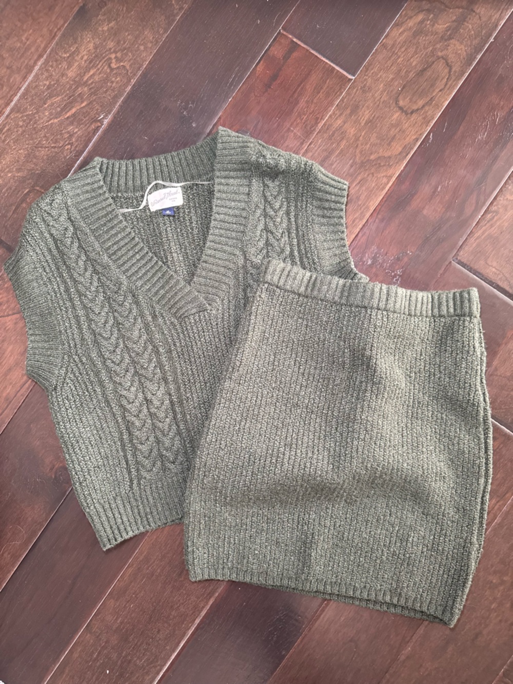 Universal Thread Olive Green Cable-Knit V-Neck Sweater Vest